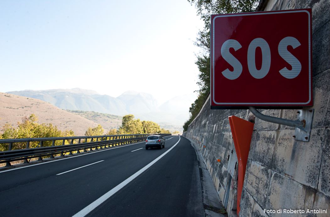Corsia d'emergenza, come e quando usarla | Strada dei Parchi