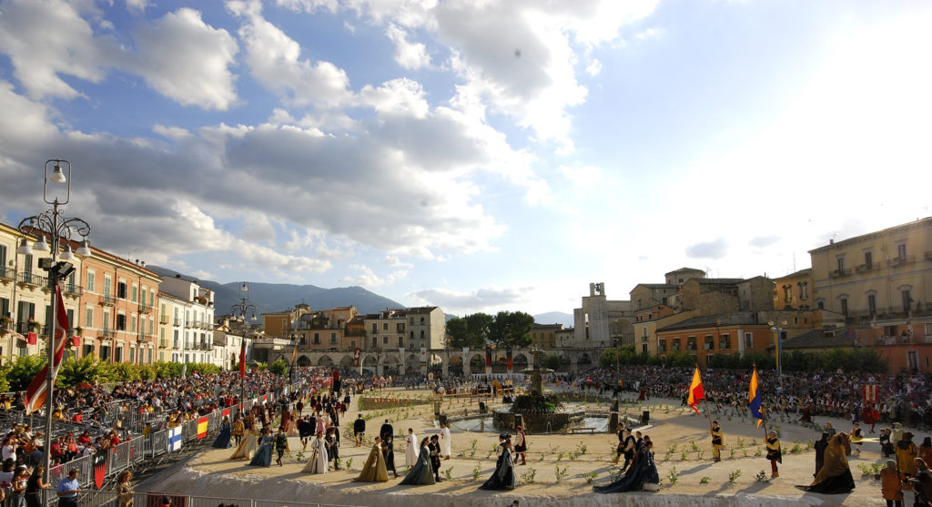 Il Corteo Storico sfila sul Campo di Piazza Maggiore