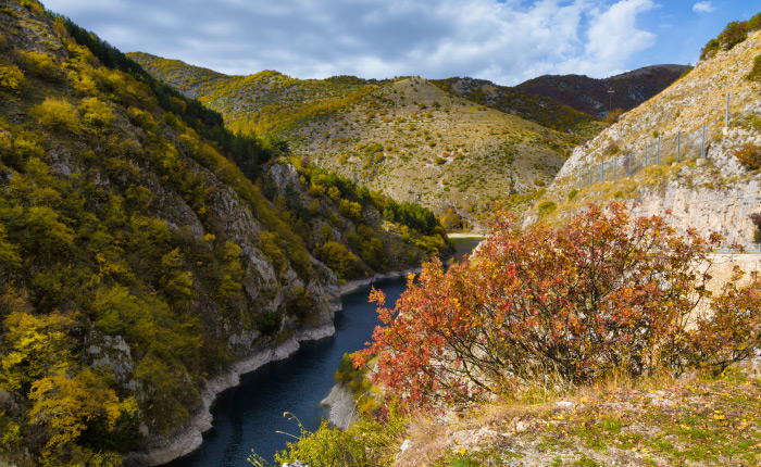 Borgo dei Borghi: l’Abruzzo in corsa con Villalago, il borgo dei cervi